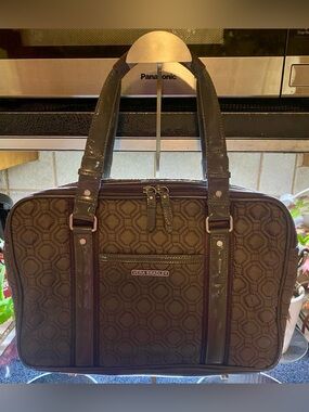 Vera Bradley quilted satchel gray geometric patent vinyl trim zipper closures